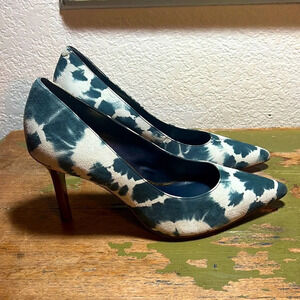 LAUREN RALPH LAUREN
Sarina Navy Suede Tie Dye Court Shoe. Size 6.5 B